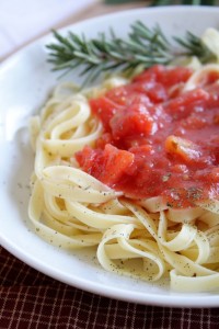 Kid Friendly Homemade Pasta Sauce&ndash;with Tomatoes, Herbs and Onions 