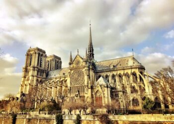 notre dame paris facade
